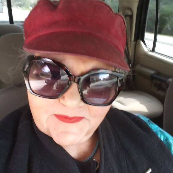 Meet your Posher, Heather (Sicily) - Picture 2 of 3